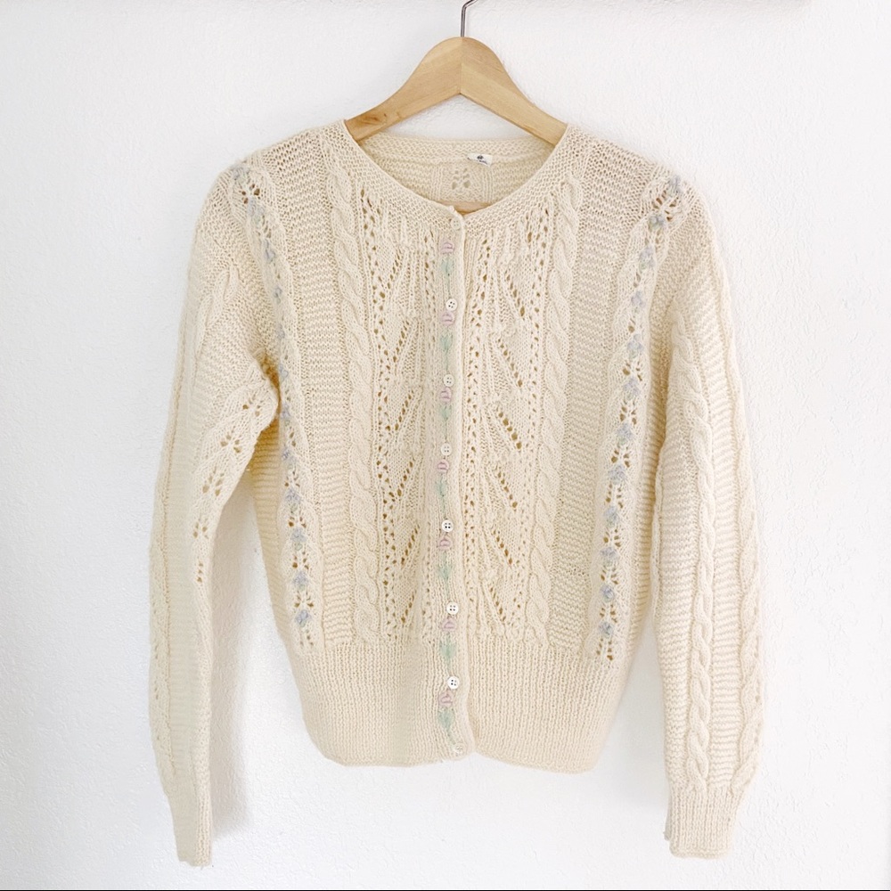 Vintage handknit 100 percent wool sweater, M